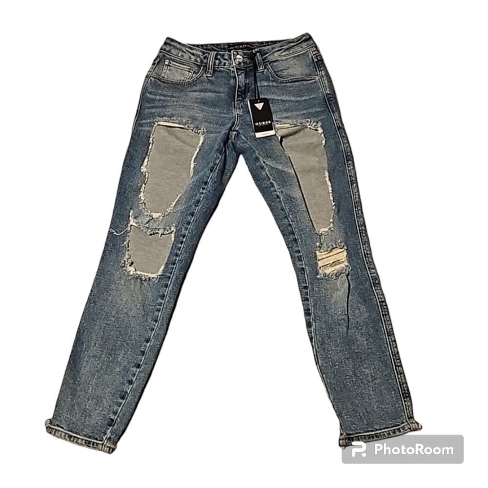 ☃️Guess Destroy Tomboy Jeans in Mulholland Wash